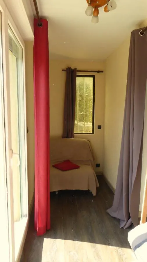 Appartement Les Pucines T1bis luxe rez de jardin climatisation plein sud à Six-Fours-les-Plages 0*,
