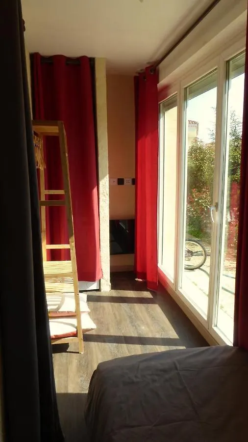 Appartement Les Pucines T1bis luxe rez de jardin climatisation plein sud à Six-Fours-les-Plages 0*,  France