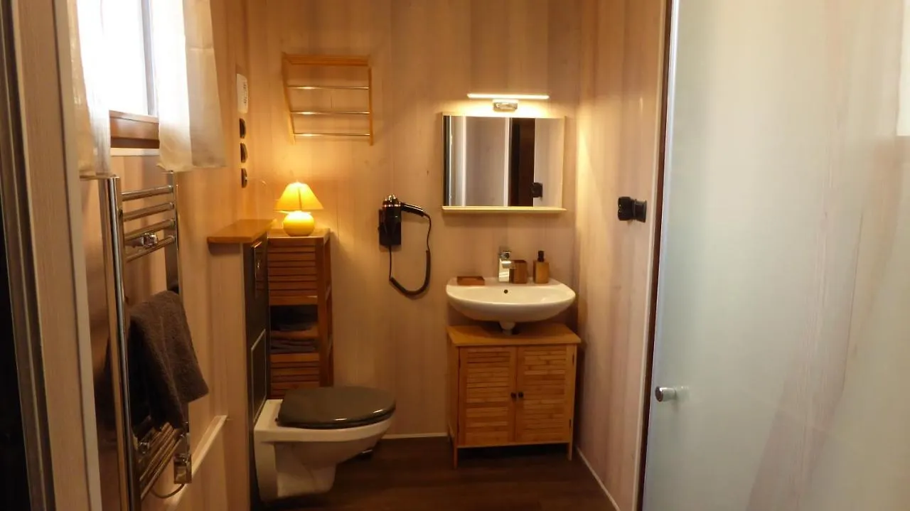 Appartement Les Pucines T1bis luxe rez de jardin climatisation plein sud à Six-Fours-les-Plages