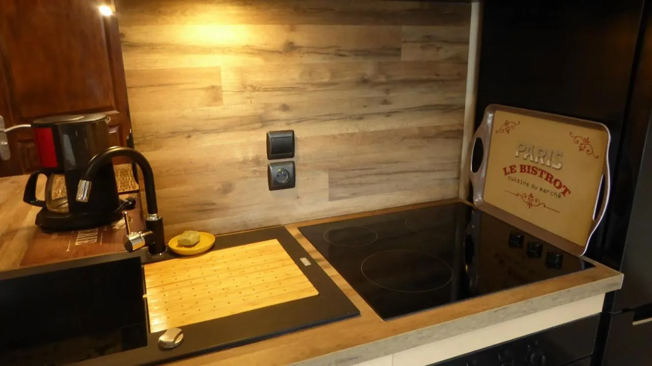 Appartement Les Pucines T1bis luxe rez de jardin climatisation plein sud à Six-Fours-les-Plages France