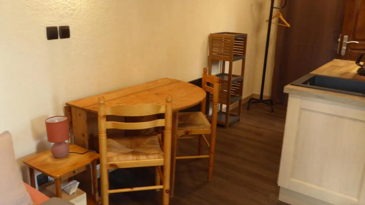 Appartement Les Pucines T1bis luxe rez de jardin climatisation plein sud à Six-Fours-les-Plages 0*,