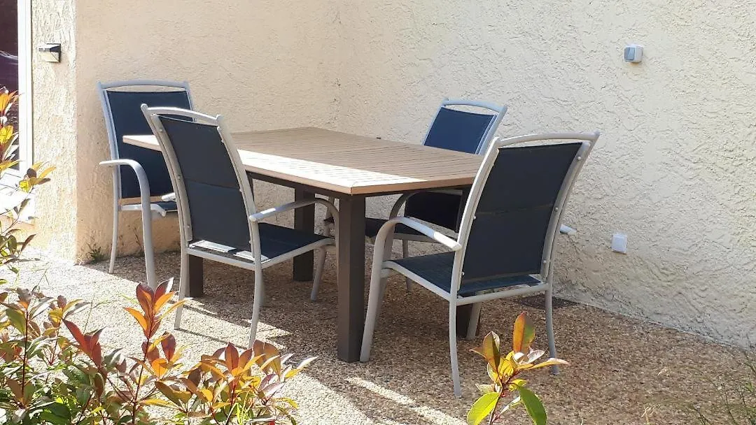Appartement Les Pucines T1bis luxe rez de jardin climatisation plein sud à Six-Fours-les-Plages