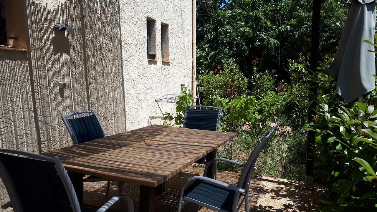Appartement Les Pucines T1bis luxe rez de jardin climatisation plein sud à Six-Fours-les-Plages